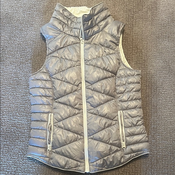 Soho Sport Jackets & Blazers - Light Gray Quilted Packable Vest - Women's Sleeveless Puffer